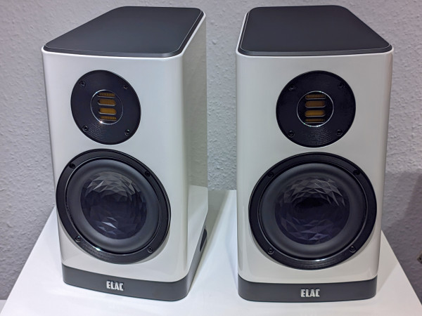 ELAC Vela BS 403